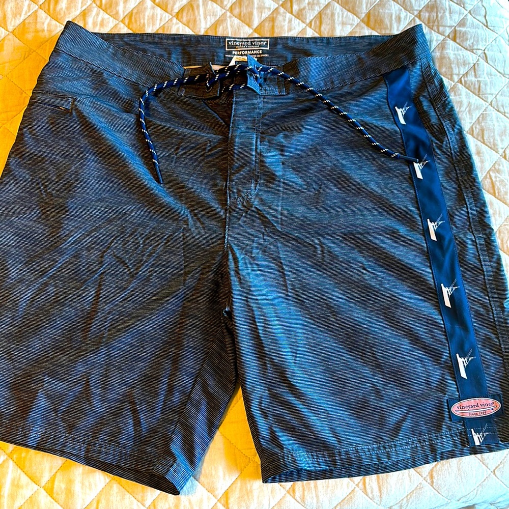 EUC Men’s Vineyard Vines Board Shorts 🏄🌊